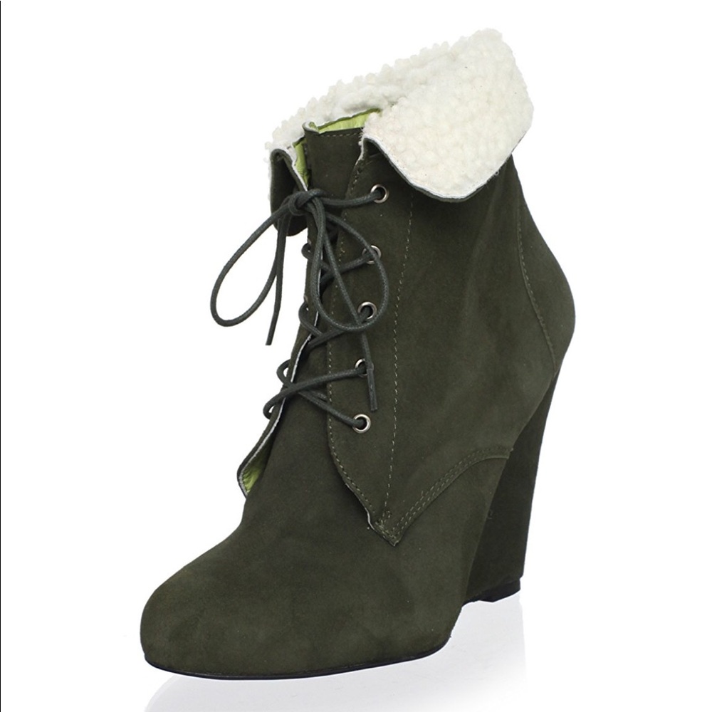 New Candela Shiloh Wedge Ankle Bootie Green