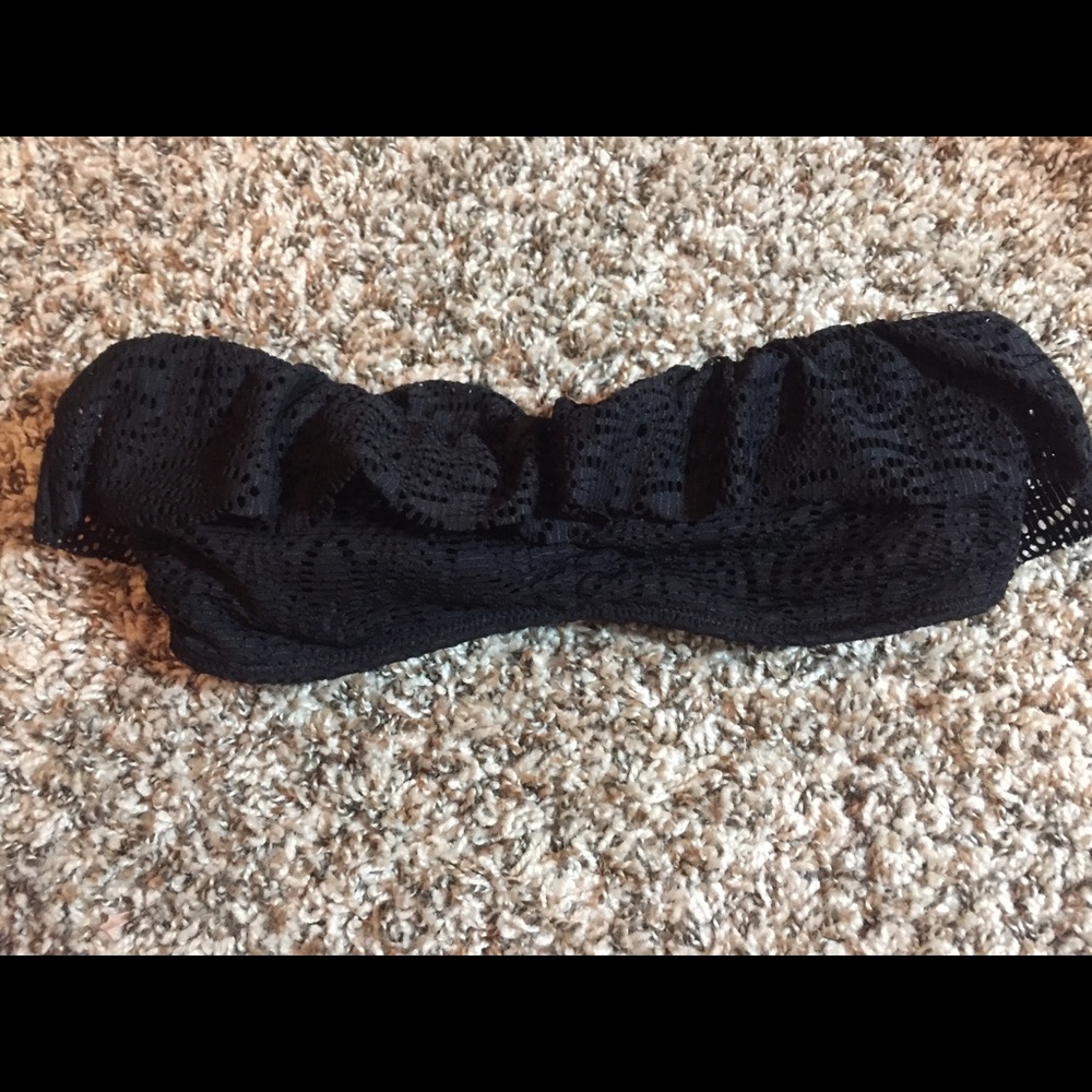 Black lace strapless bikini top