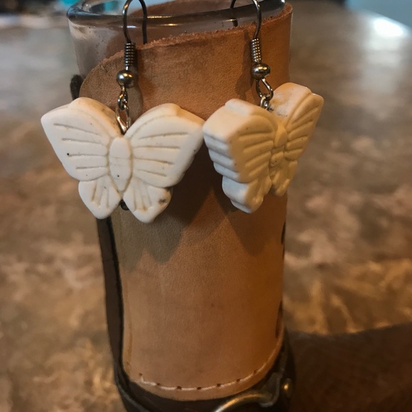 Earrings - Picture 1 of 2