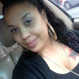 Meet your Posher, Tee