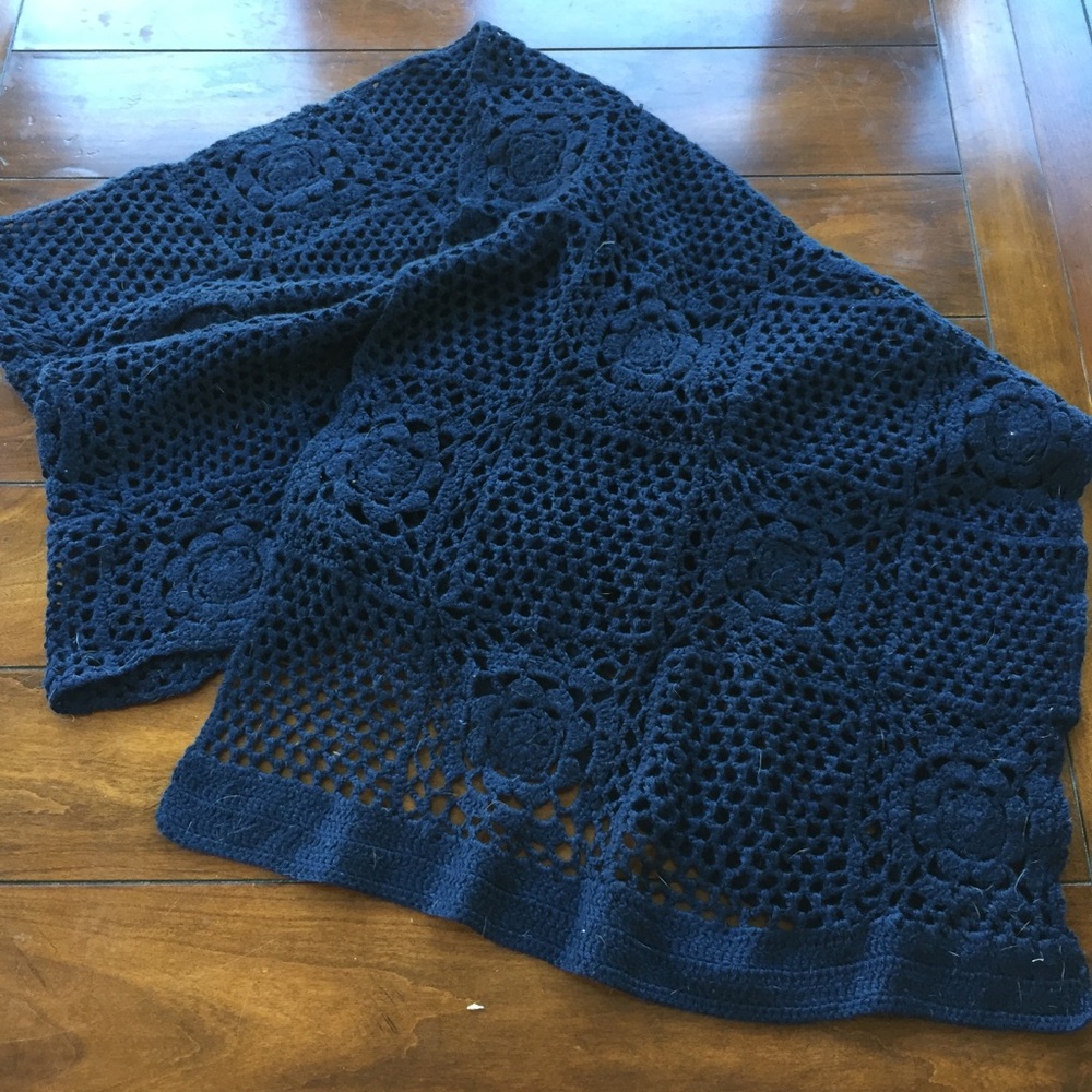 HAND KNIT GORGEOUS SCARF. EUC