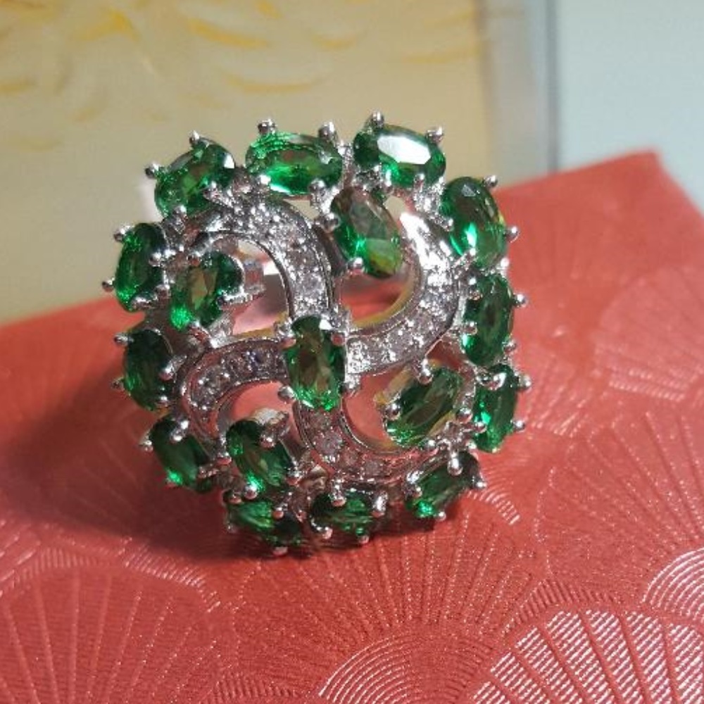 Green cz silver fashion ring