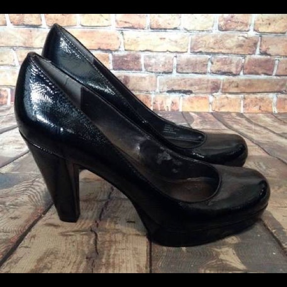 Calvin Klein 'Scarlet' Patent Platform Round Toe - Picture 2 of 2