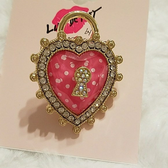 SUPER SALE 1 DAY🌹NWT- BETSEY JOHNSON HEART RING! - Picture 2 of 6