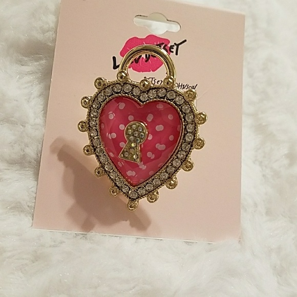SUPER SALE 1 DAY🌹NWT- BETSEY JOHNSON HEART RING! - Picture 5 of 6