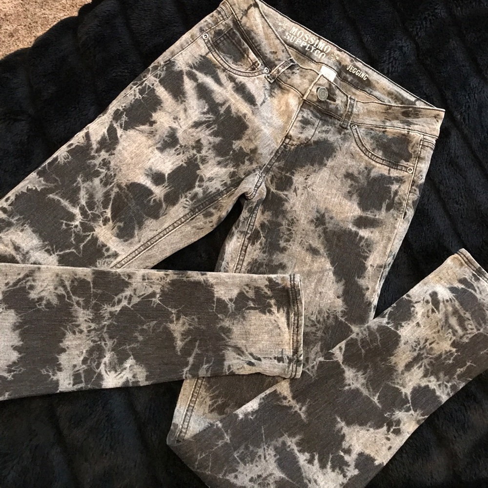 Women’s/Juniors black and gray jegging. Size 5.