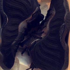 Black Nike Foams