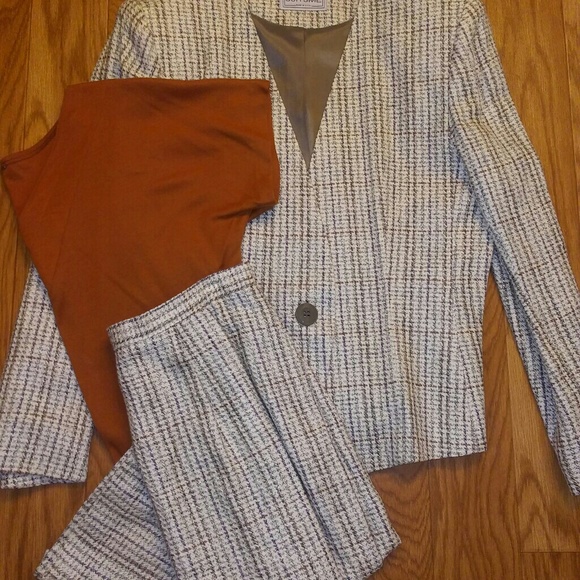 🦋Vintage Ladies Skirt Suit.🦋 - Picture 2 of 4