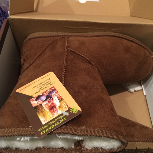 msrp$79 NIB DAWGS MICROFIBER SUEDE BOOTS⤵️ - Picture 4 of 7