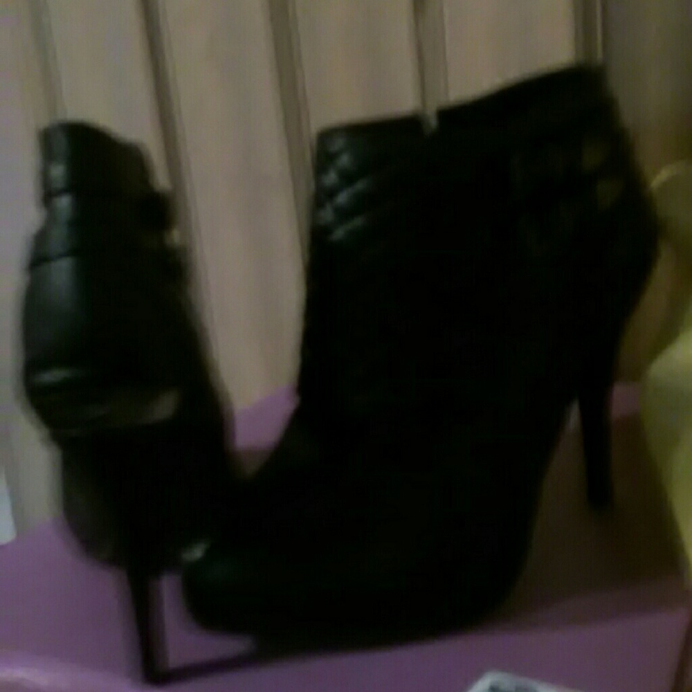 Marbella black boots