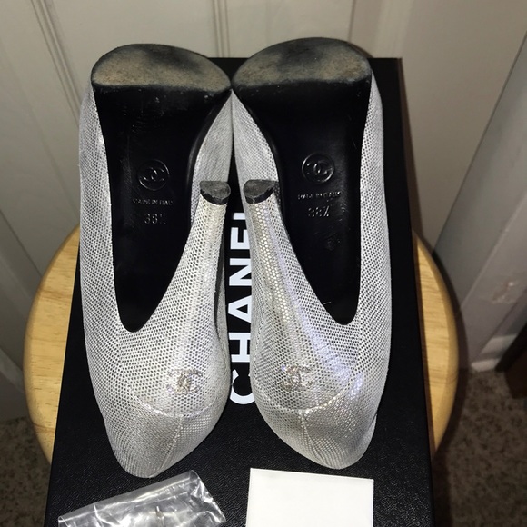 New heel taps Chanel Silver and Black Captoe pumps - Picture 3 of 8