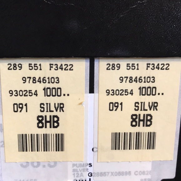 New heel taps Chanel Silver and Black Captoe pumps - Picture 4 of 8