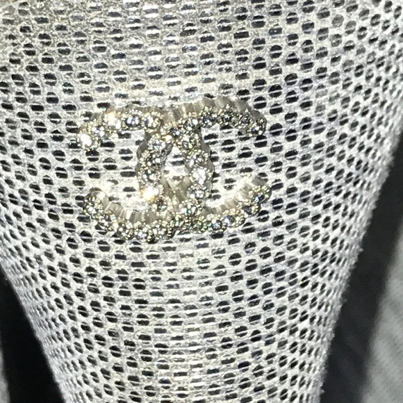 New heel taps Chanel Silver and Black Captoe pumps - Picture 7 of 8