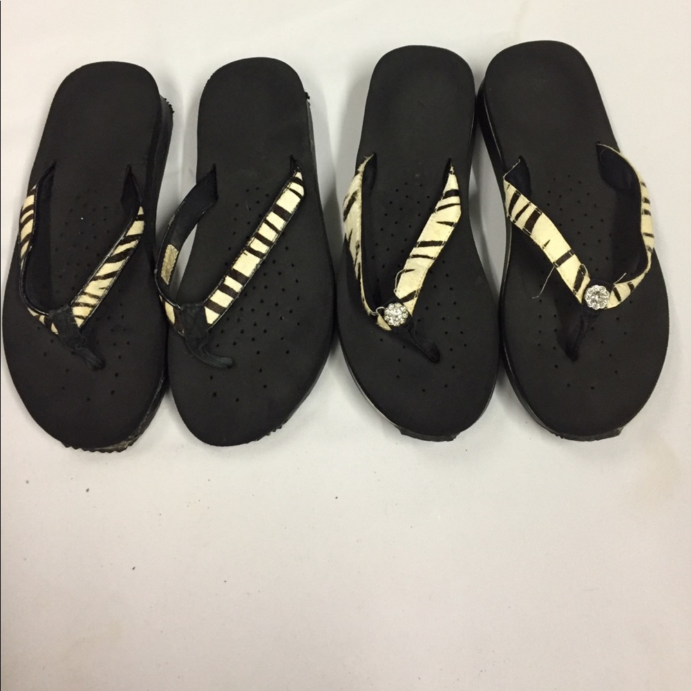 2pair of Volatile Flip Flops.