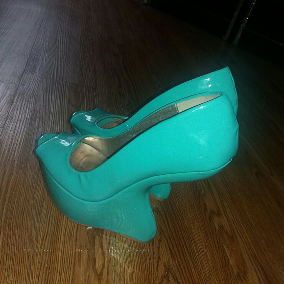 Turquoise Heels - Picture 4 of 6