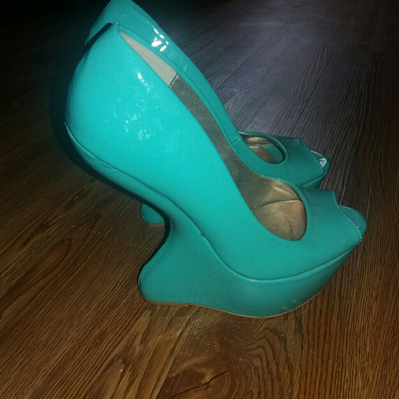 Turquoise Heels - Picture 5 of 6