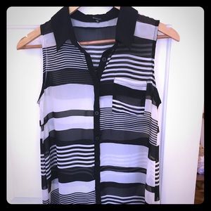 Sleeveless sheer striped tunic size MED