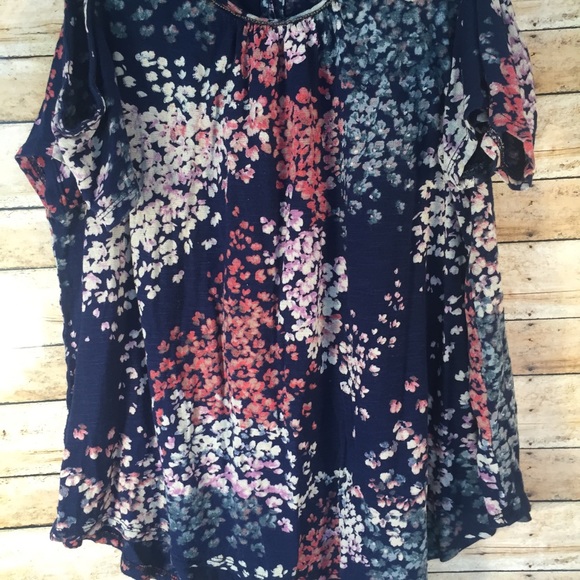 Gorgeous floral blouse - Picture 2 of 8