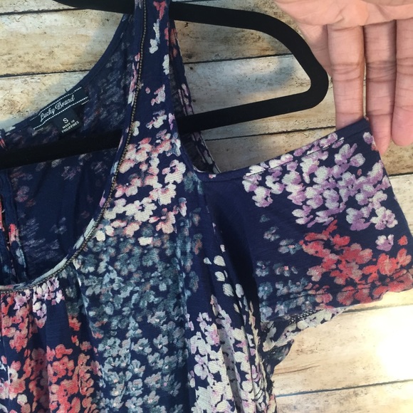 Gorgeous floral blouse - Picture 6 of 8