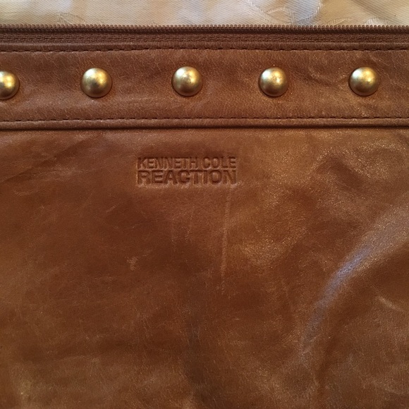 KENNETH COLE tan wristlet with gold details - Picture 3 of 6