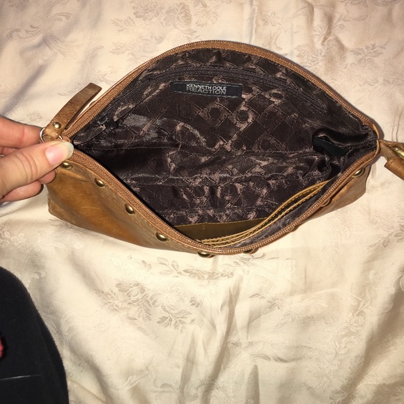 KENNETH COLE tan wristlet with gold details - Picture 4 of 6