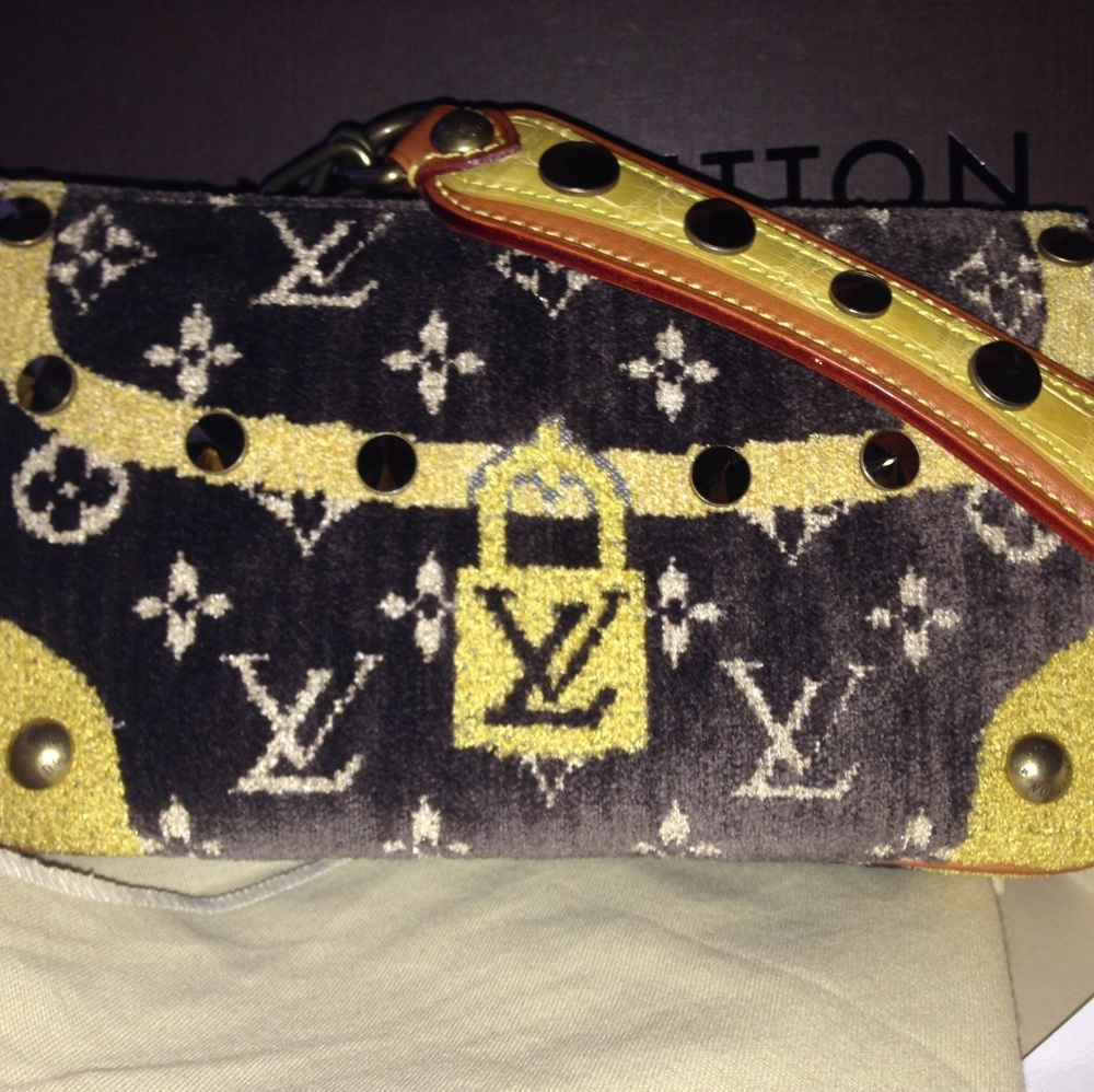 LV Limited Edition Velvet (M92720) Poch Acc Trompe