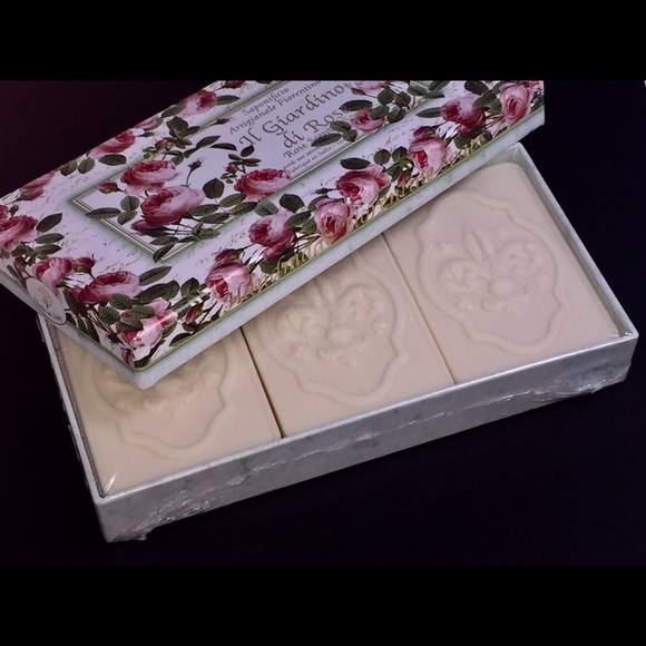 NEW BOX SAPONIFICIO ROSE SCENTED LUX SOAP 3 BARS - Picture 2 of 4