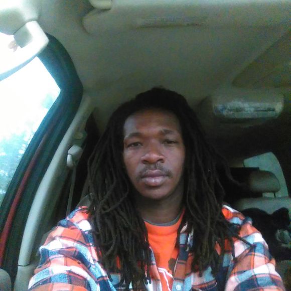 Meet your Posher, Dionell - Picture 1 of 1