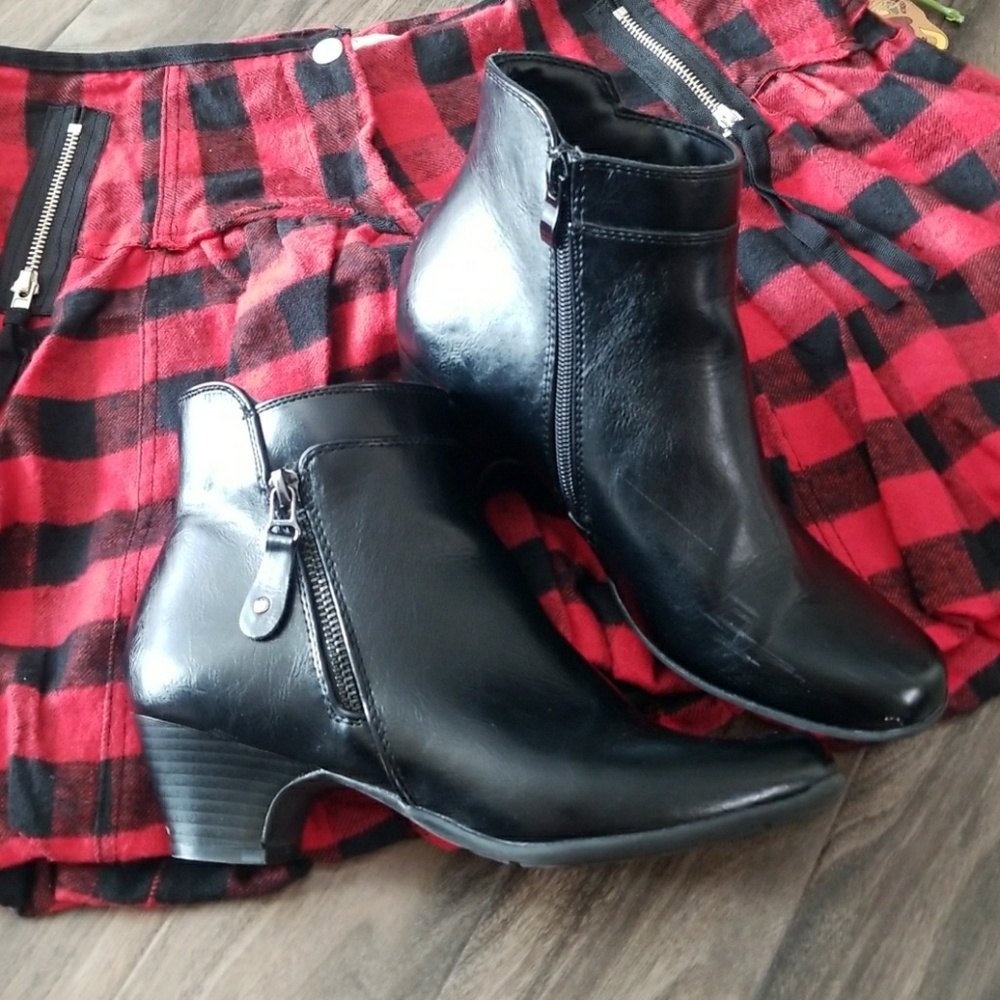 🎉 BLACK BOOTIES 🎉 perfect for fall and winter