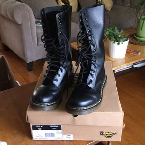 Dr. Martens 1914 eye boots