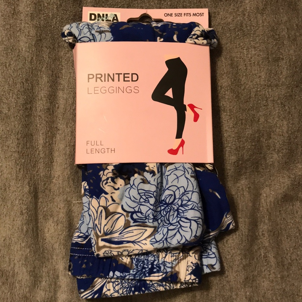 3/$20 Sale Printed leggings - Picture 1 of 3