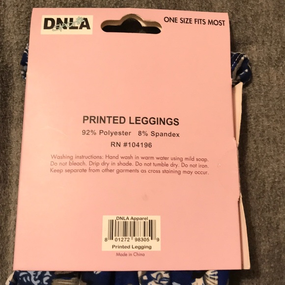 3/$20 Sale Printed leggings - Picture 2 of 3