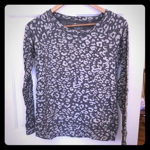 Gap, long sleeve detailed tee like new size MED