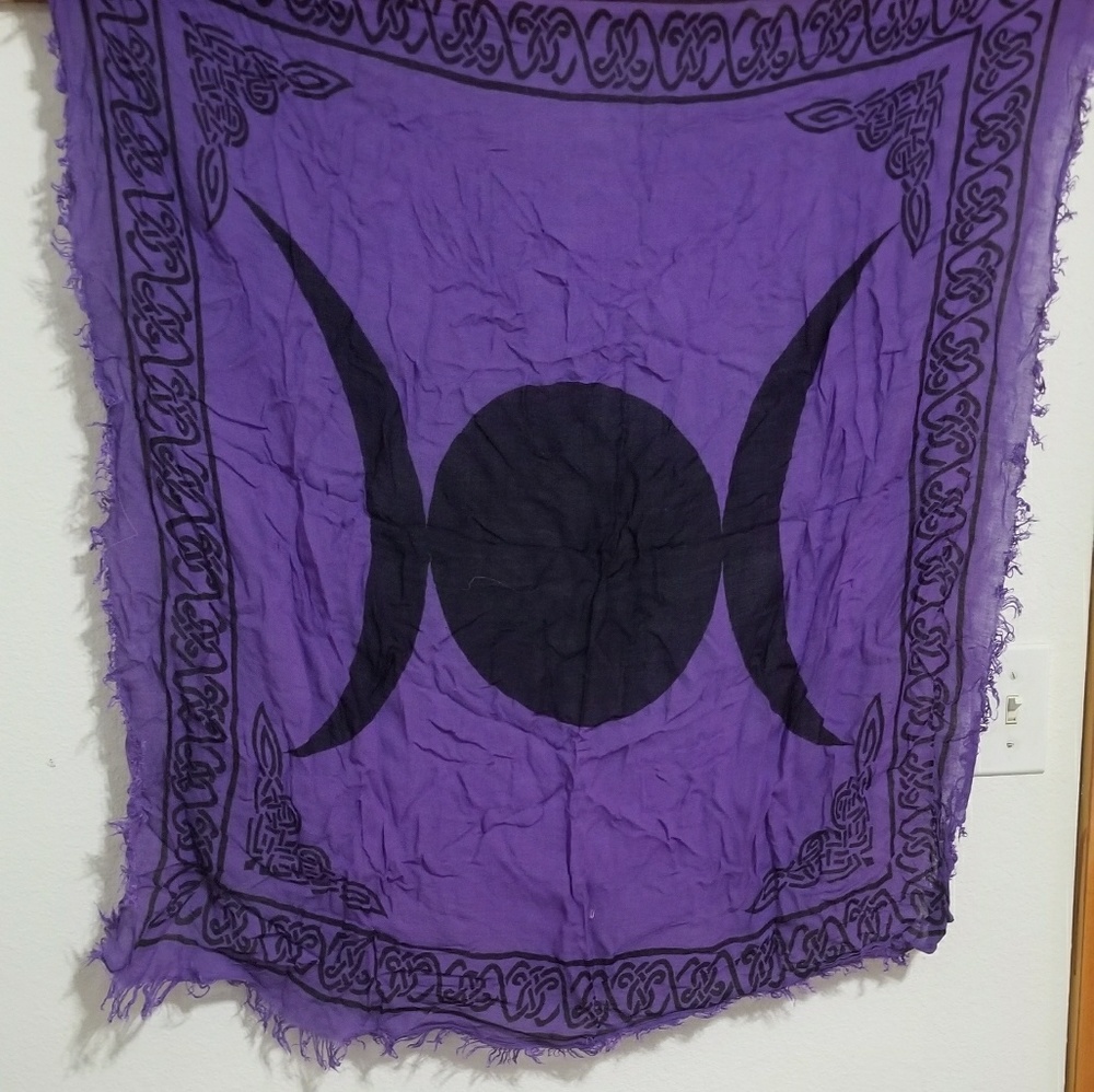 SOLD** PURPLE SCARF *FREE GIFT WITH OTHER PURCHASE