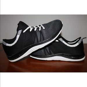 Women’s 7.5 gym shoe