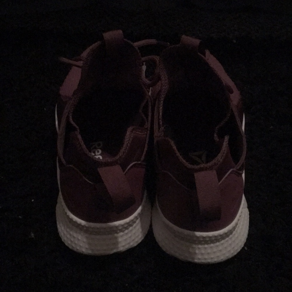 Women’s Reebok Shoe - Picture 2 of 3