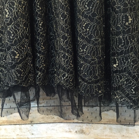 Gorgeous black background with gold lace dress - Picture 4 of 4