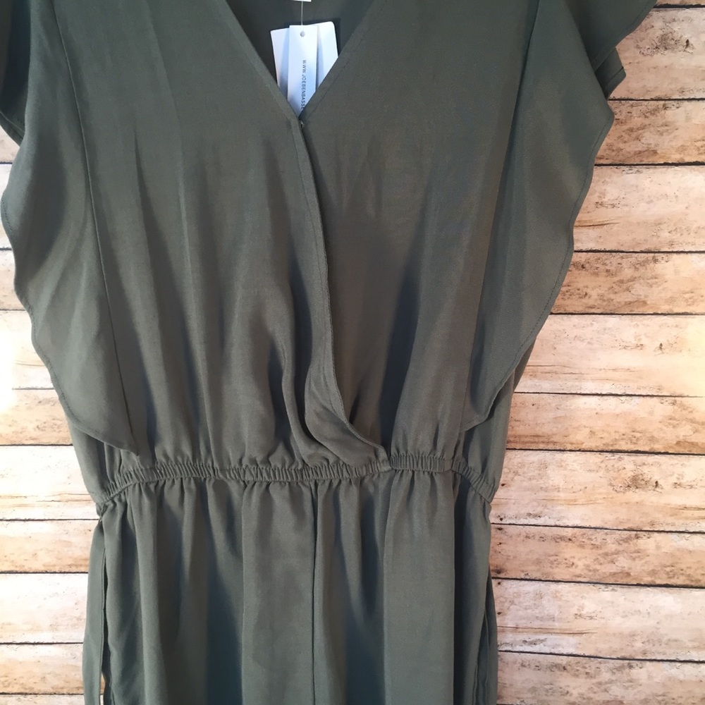 Flash sale 🔥Gorgeous military green romper - Picture 4 of 4