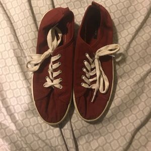 Maroon lace-up sneakers