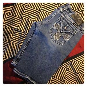 Miss Me. Cropped jeans