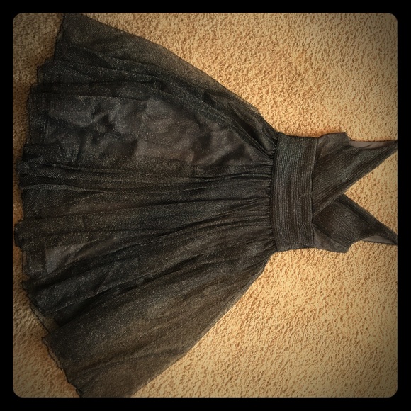 Holiday Party perfect! Black dress. Sz 6, Mid-calf length. - Picture 3 of 3