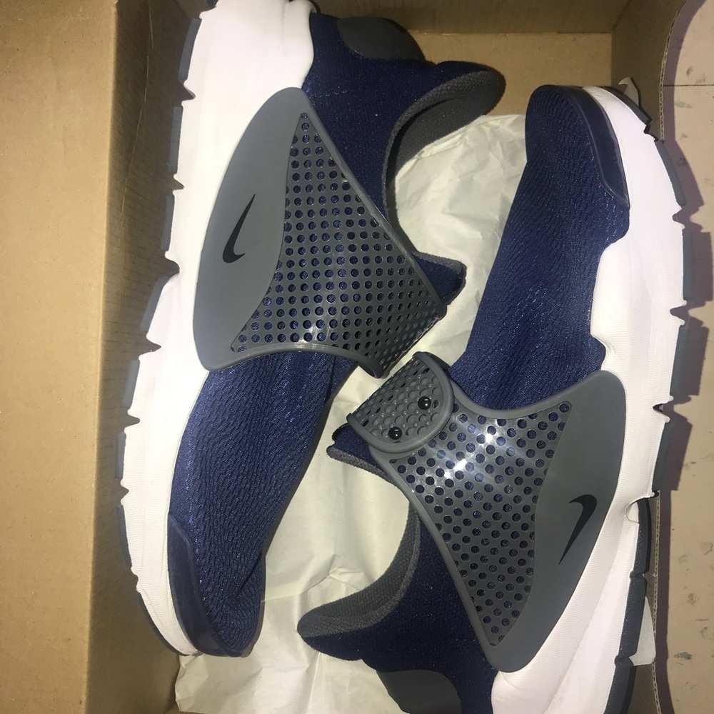 BRAND NEW Nike Sock Darts