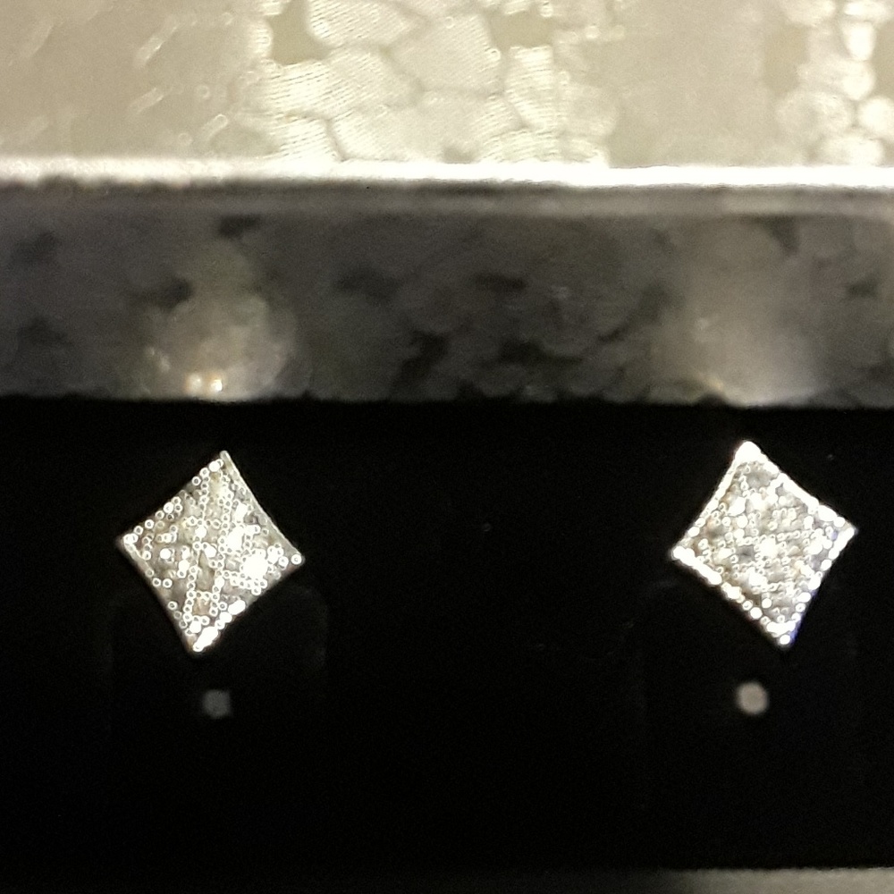 Diamond shaped cubic zirconia