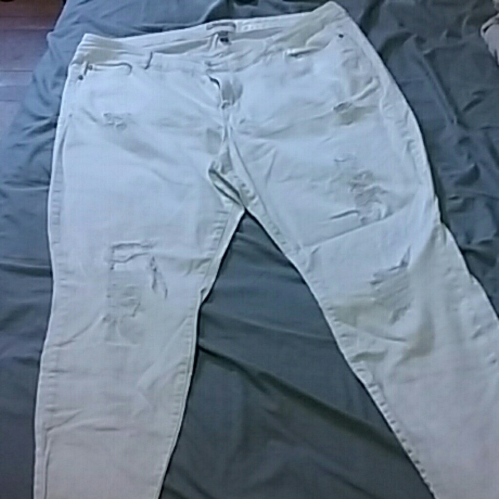 Size 24 white  skinny jeans plus