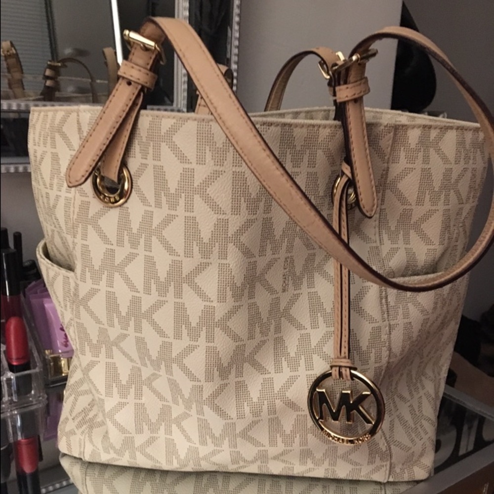 Cute white MK tote!