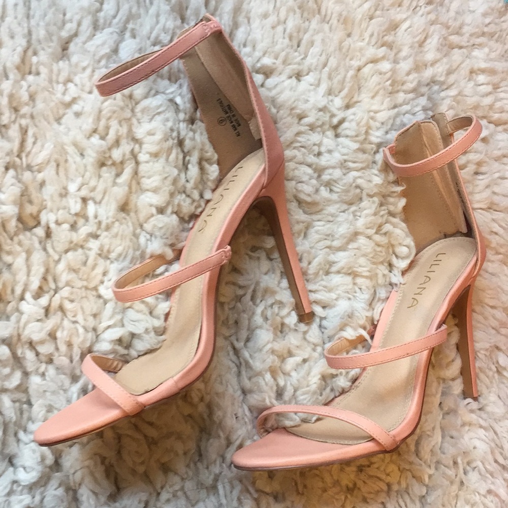 ✨FASHION NOVA pink heels✨