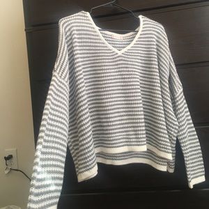 A cute grey and white striped sweater.💓💓