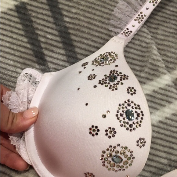 Victoria Secret Bra with Swarovski Crystals - Picture 3 of 5