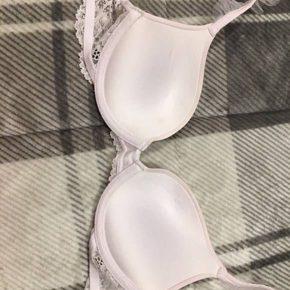 Victoria Secret Bra with Swarovski Crystals - Picture 4 of 5