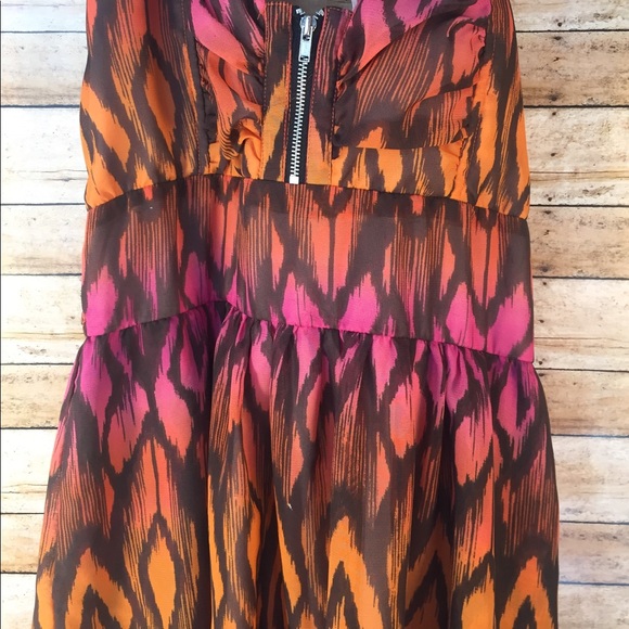 Fun and flirty halter dress - Picture 3 of 8